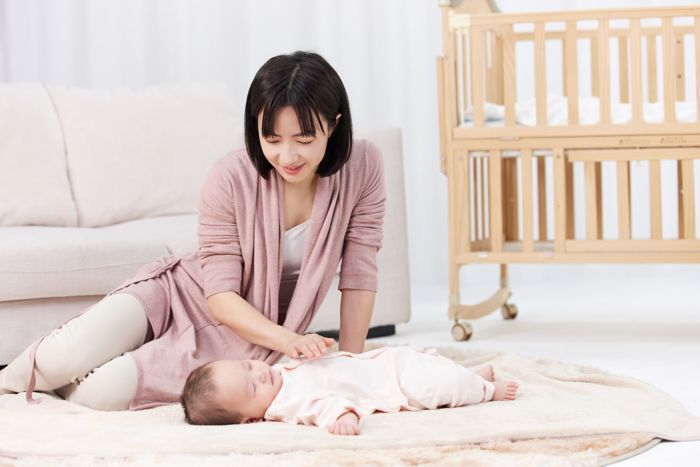 1648112598673363.jpg 攝圖網(wǎng)_501728710_照顧嬰兒寶寶入睡的月嫂保姆(企業(yè)商用).jpg